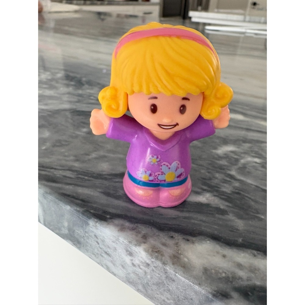 Fisher Price Little People Emma Blonde Farm Girl‎ in Purple Flower Shirt  Y42